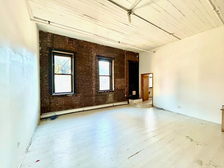 More Photos Of 148 India St, Brooklyn Warehouse For Lease