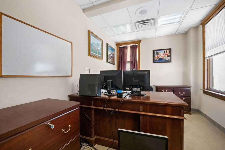 More Photos Of 1337 Virginia St, Charleston Office For Sale