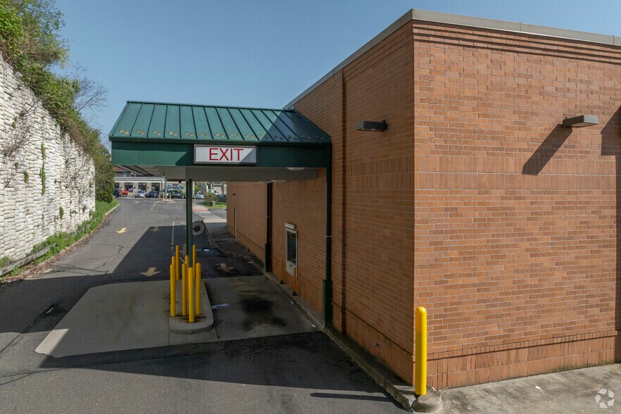 More Photos Of 11 Meriden Rd, Waterbury General Retail For Sale