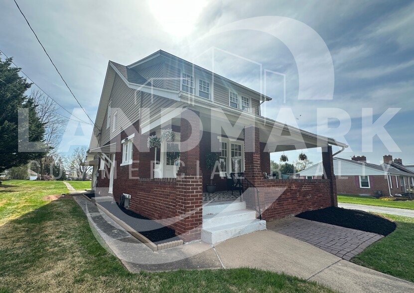 Primary Photo Of 1918 Carlisle Rd, York Office Residential For Sale