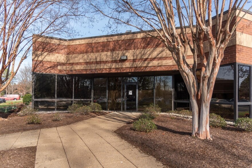 More Photos Of 1450-1470 E Parham Rd, Richmond Unknown For Lease