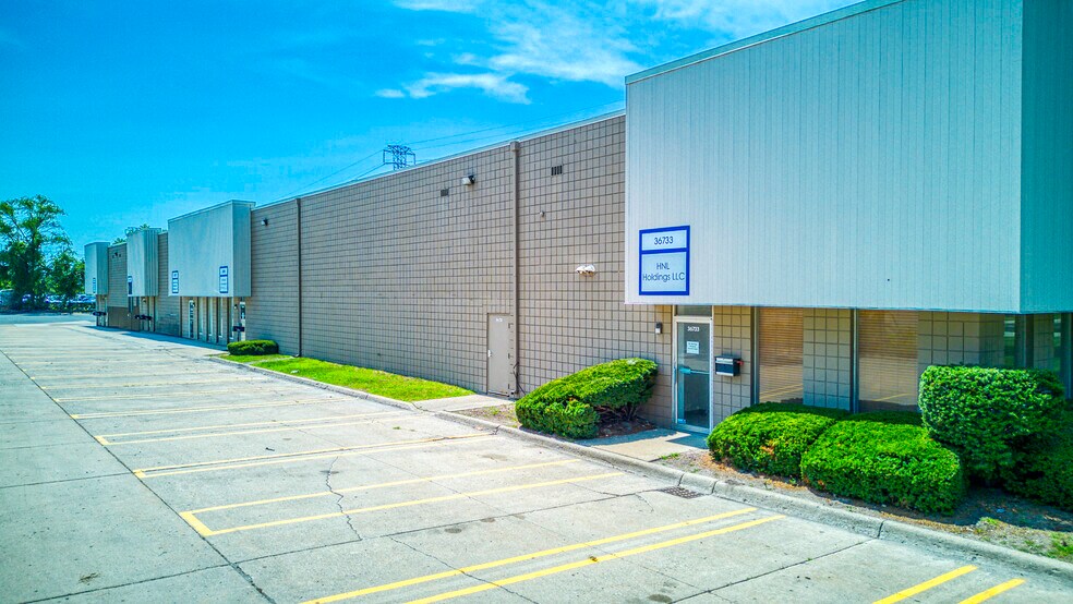 More Photos Of 36733-36977 Amrhein Rd, Livonia Unknown For Lease