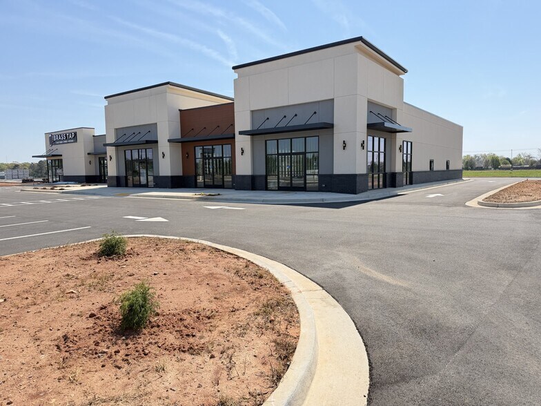 More Photos Of 3151 Russell Pky, Warner Robins General Retail For Lease