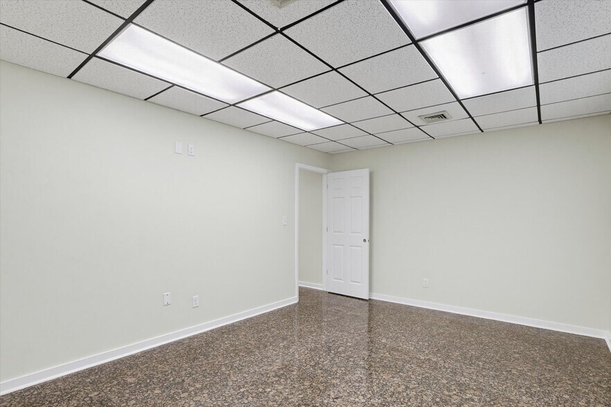 More Photos Of 1801 N Meridian Rd, Tallahassee Office For Lease