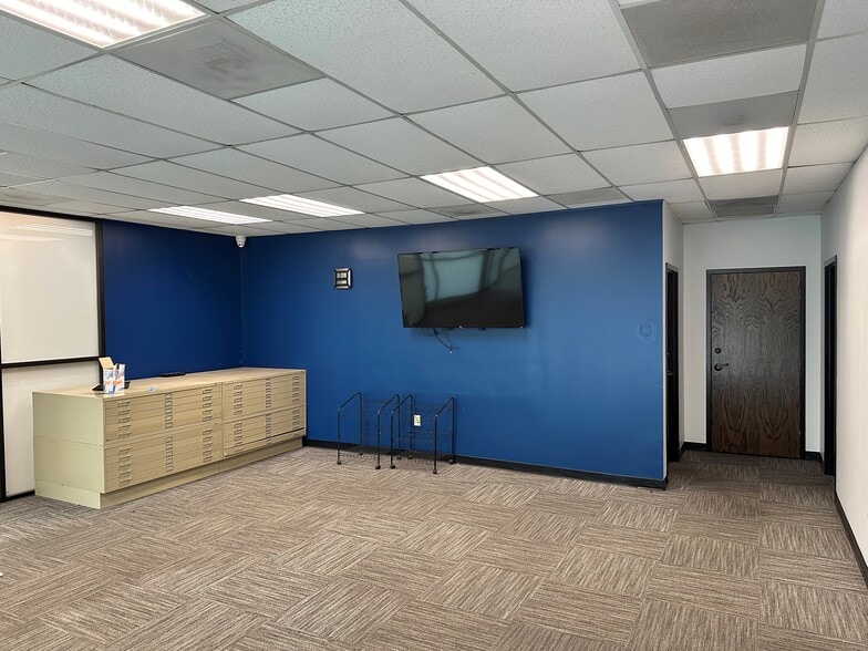 More Photos Of 3675 Kennesaw N Ind Pky, Kennesaw Showroom For Sale