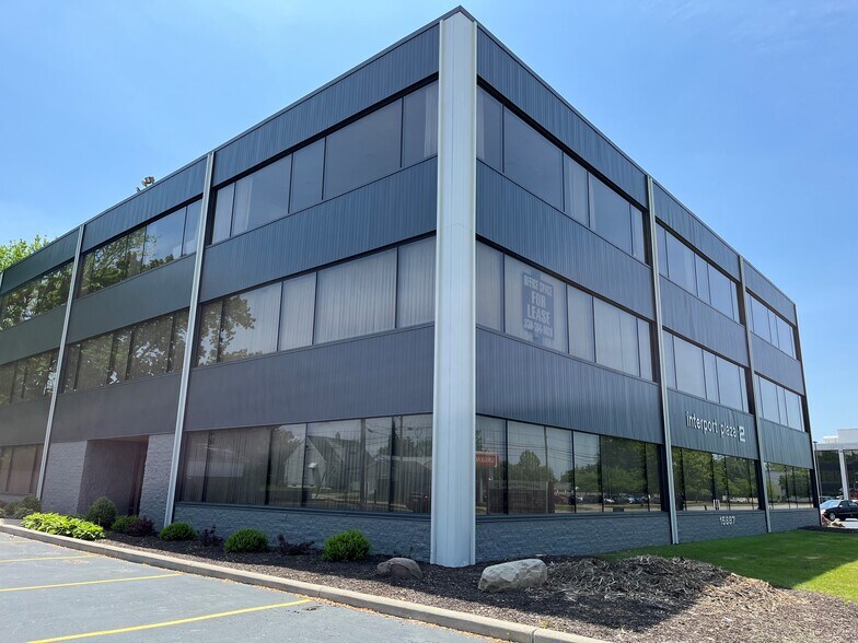 More Photos Of 15887 Snow Rd, Brook Park Medical For Lease