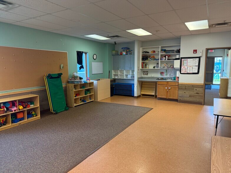 More Photos Of 5225 N 158th Ave, Omaha Daycare Center For Lease