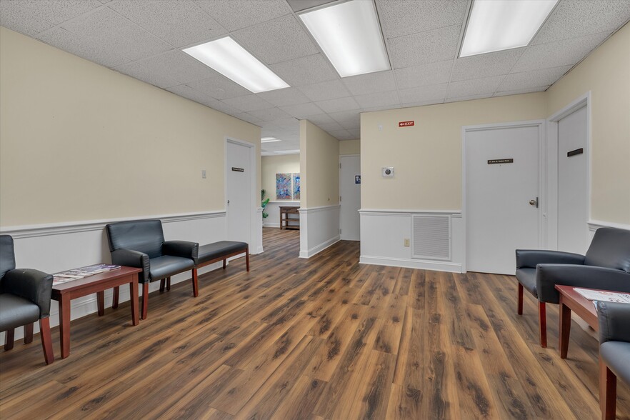 More Photos Of 1904 Front St, Durham Medical For Lease