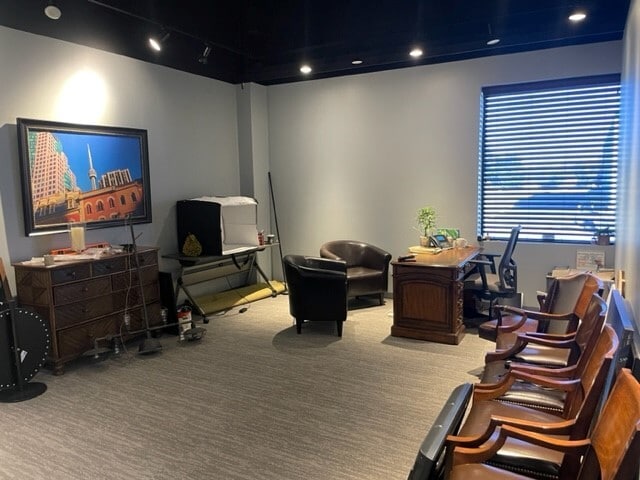 More Photos Of 211 Lake Dr, Newark Flex For Sale