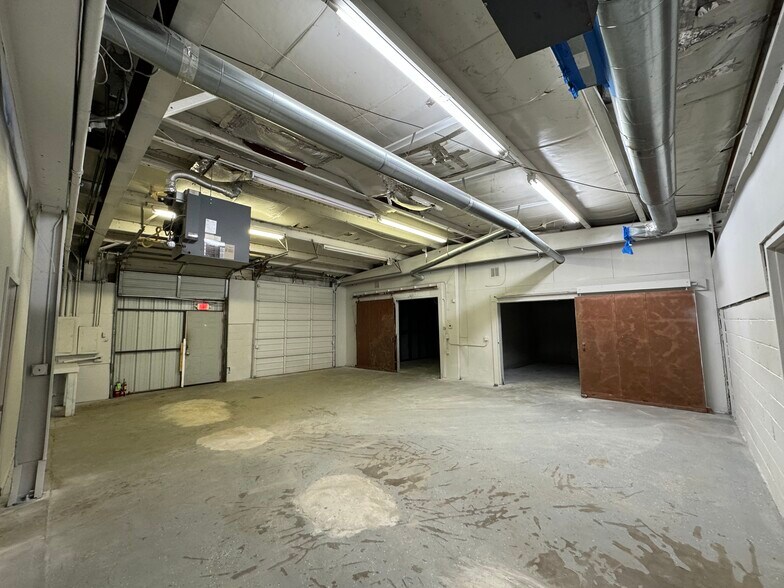 More Photos Of 901 N Virginia Ave, Oklahoma City Manufacturing For Lease