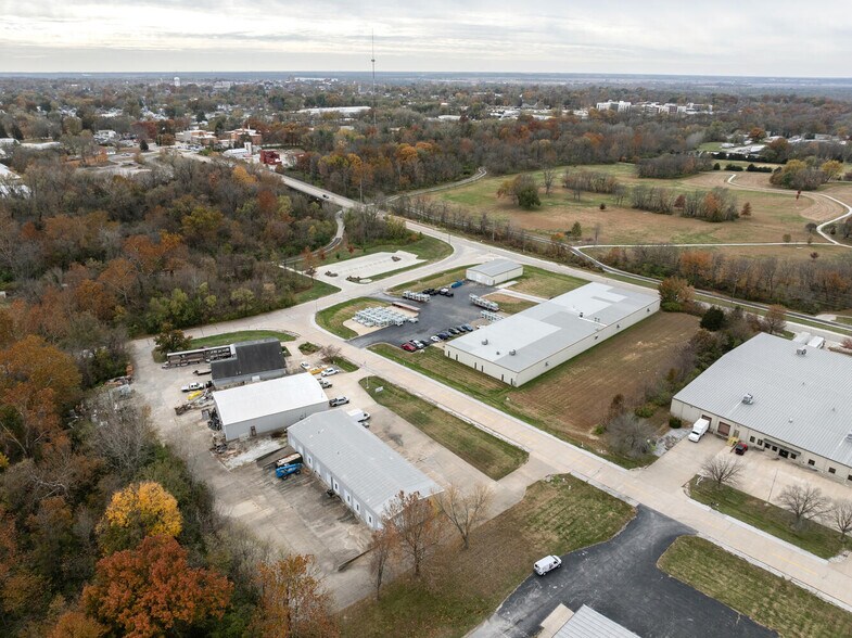 More Photos Of 2414 W Schneidman Dr, Quincy Industrial For Lease