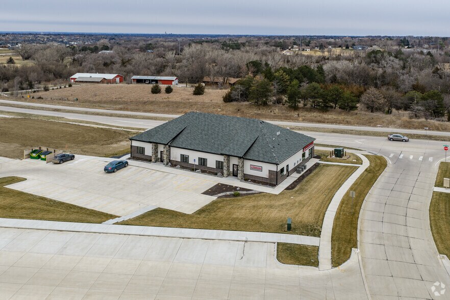 More Photos Of 7410 Suncrest Dr, Lincoln Office For Sale