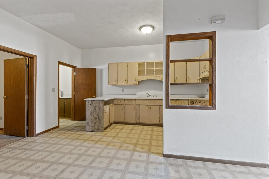 More Photos Of 315 E Main St, Waupun General Retail For Sale