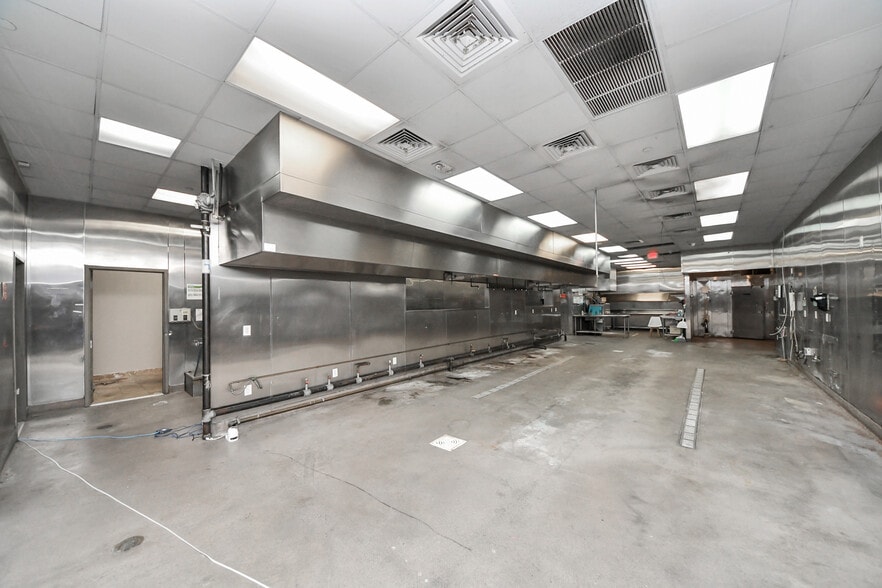 More Photos Of 7801 Westheimer Rd, Houston Restaurant For Lease