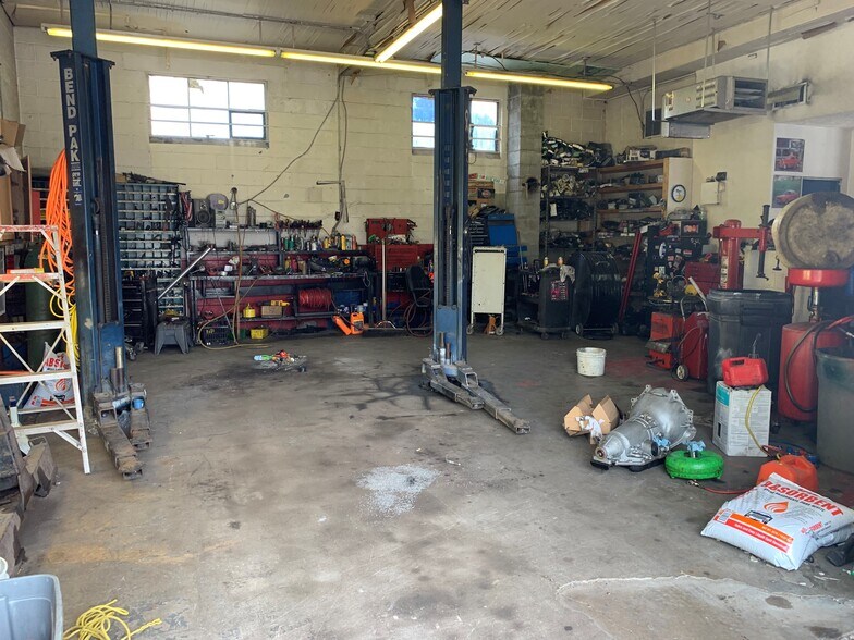 More Photos Of 2040 N Emerson Ave, Indianapolis Auto Repair For Sale