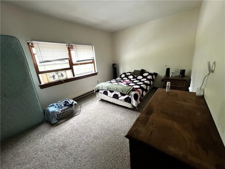 More Photos Of 94 Main St, Laurens Apartments For Sale