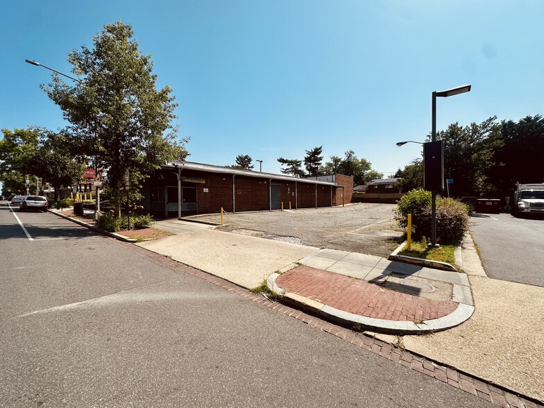 More Photos Of 7421 Georgia Ave NW, Washington Freestanding For Lease