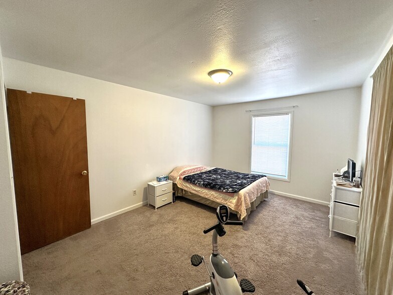 More Photos Of 309 8th St, Hugo Apartments For Sale