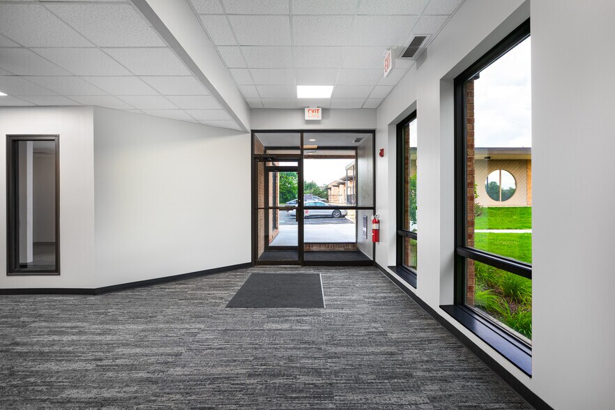 More Photos Of 391 Quadrangle Dr, Bolingbrook Office For Lease