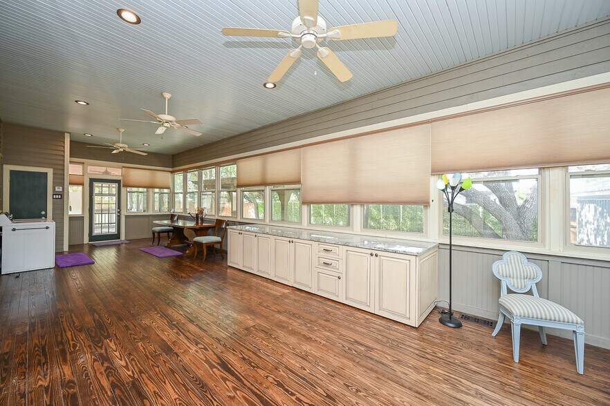 More Photos Of 315 Cedar St, New Ulm Specialty For Sale