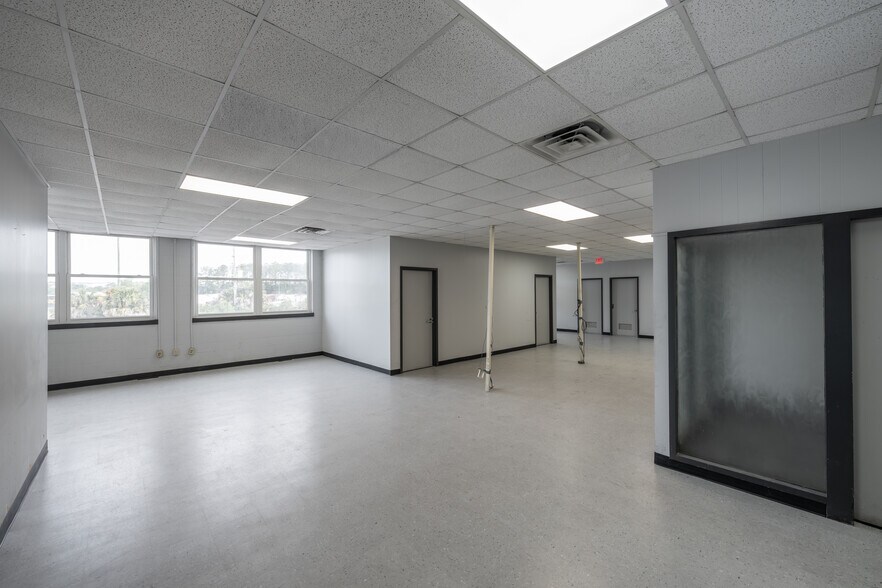More Photos Of 3404 Clifford Ln, Jacksonville Truck Terminal For Lease