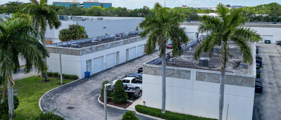 More Photos Of 6453 W Rogers Cir, Boca Raton Warehouse For Lease