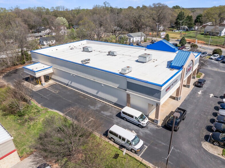 More Photos Of 520 E Trade St, Dallas Auto Dealership For Sale