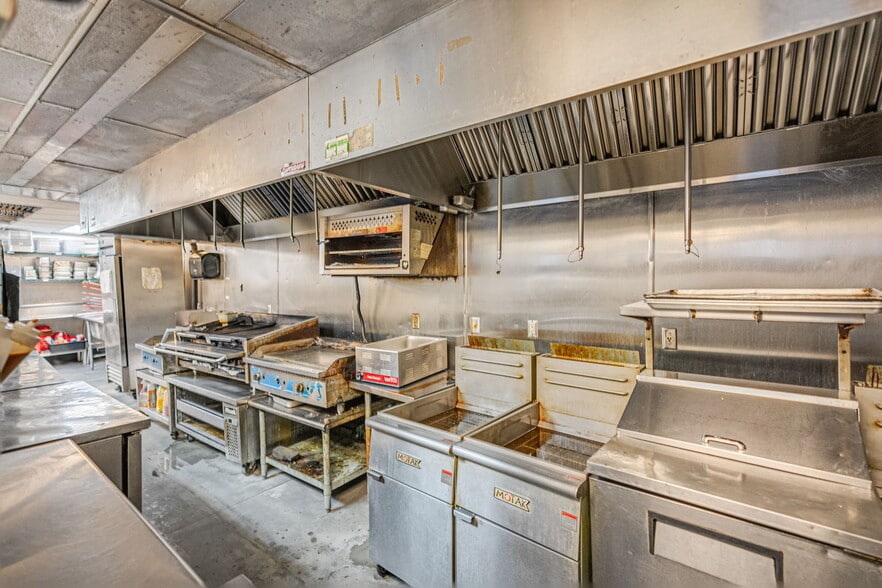 More Photos Of 209 W Congress St, Savannah Restaurant For Sale