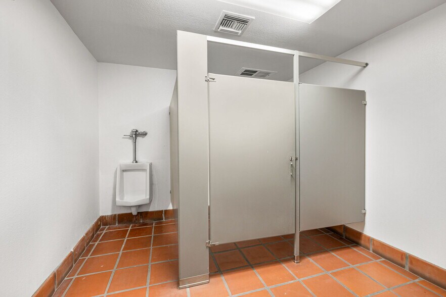 More Photos Of 73101 Highway 111, Palm Desert General Retail For Sale