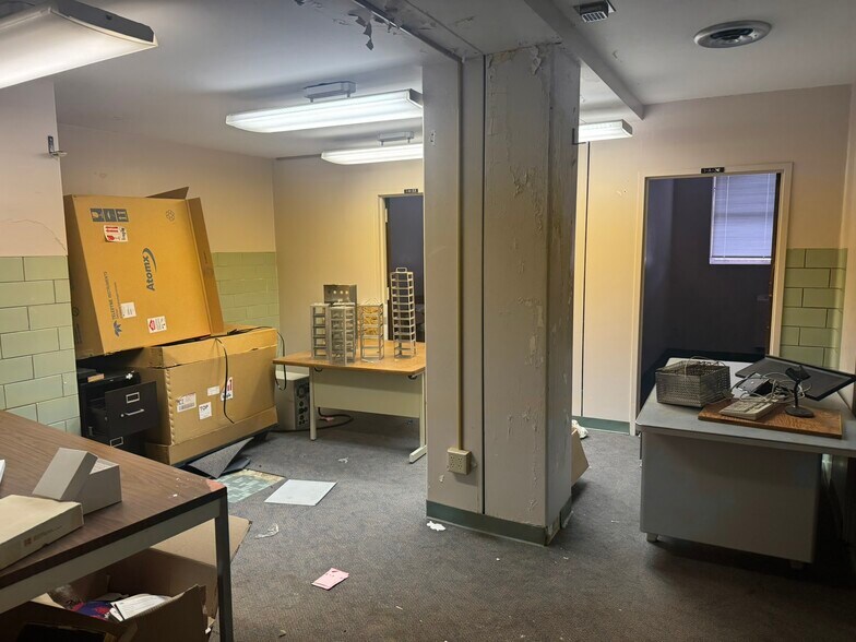 More Photos Of 6810 SE Dwight St, Topeka Industrial For Sale