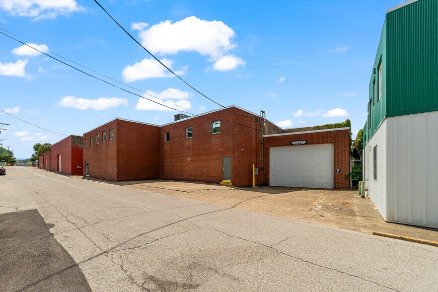 More Photos Of 1537-1545 Hansford St, Charleston Light Distribution For Lease