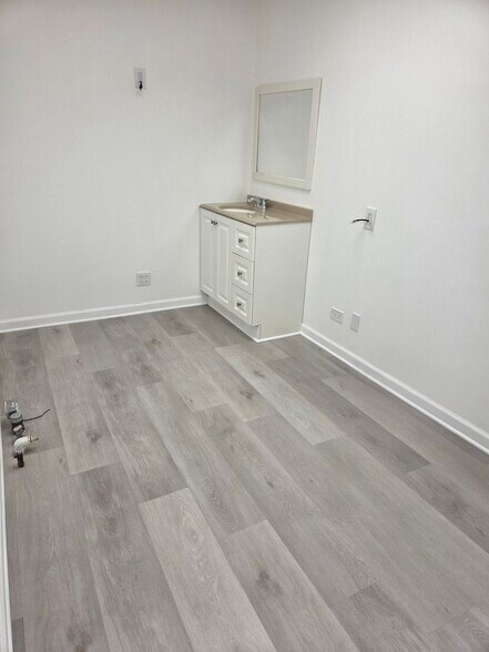 More Photos Of 601 W Central Rd, Mount Prospect Medical For Lease