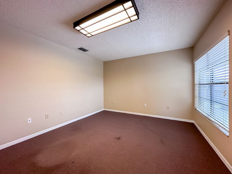 More Photos Of 2000 E Edgewood Dr, Lakeland Office For Lease