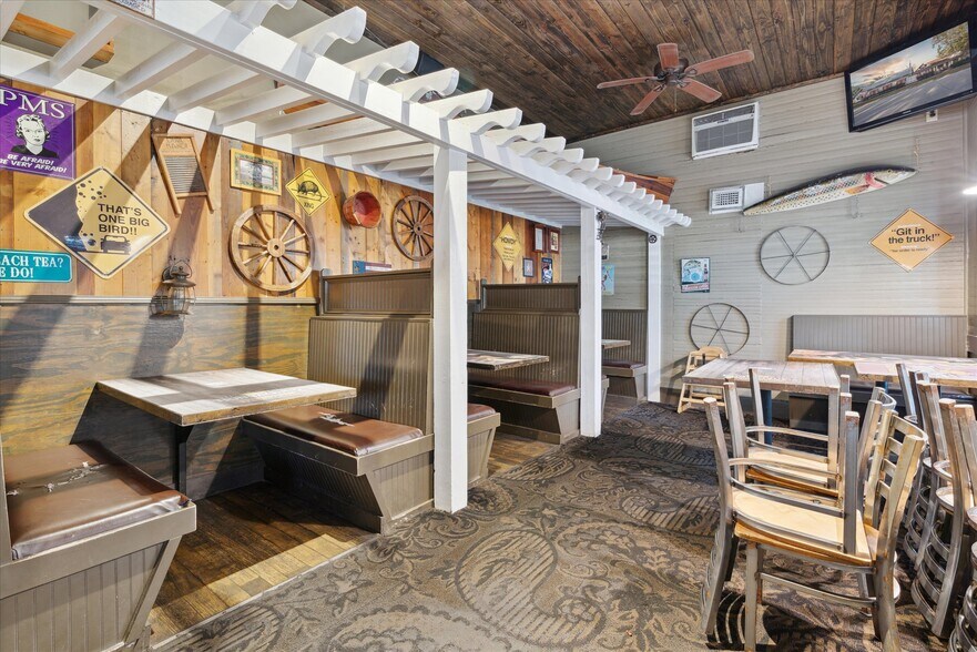 More Photos Of 115 NW 1st St, Trenton Restaurant For Sale