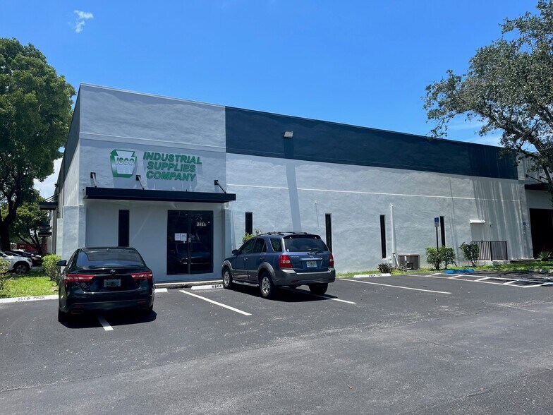 More Photos Of 1291 NW 65th Pl, Fort Lauderdale Warehouse For Lease