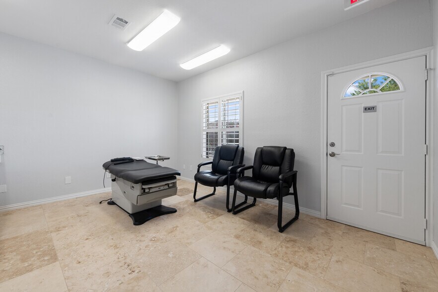 More Photos Of 103 Thousand Oaks Blvd, Georgetown Medical For Lease