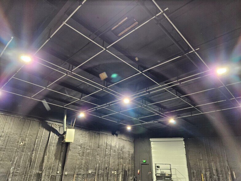 More Photos Of 316-318 Mira Loma Ave, Glendale Warehouse For Lease