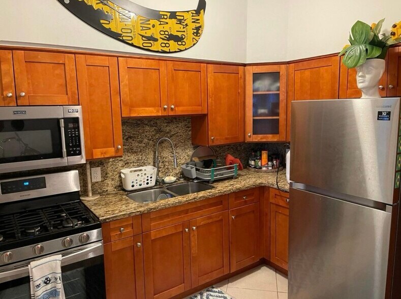 More Photos Of 1420 16th St, Miami Beach Apartments For Sale