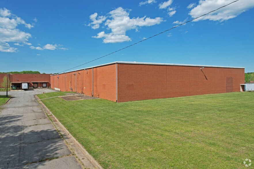 More Photos Of 572 S New St, Eden Distribution For Lease