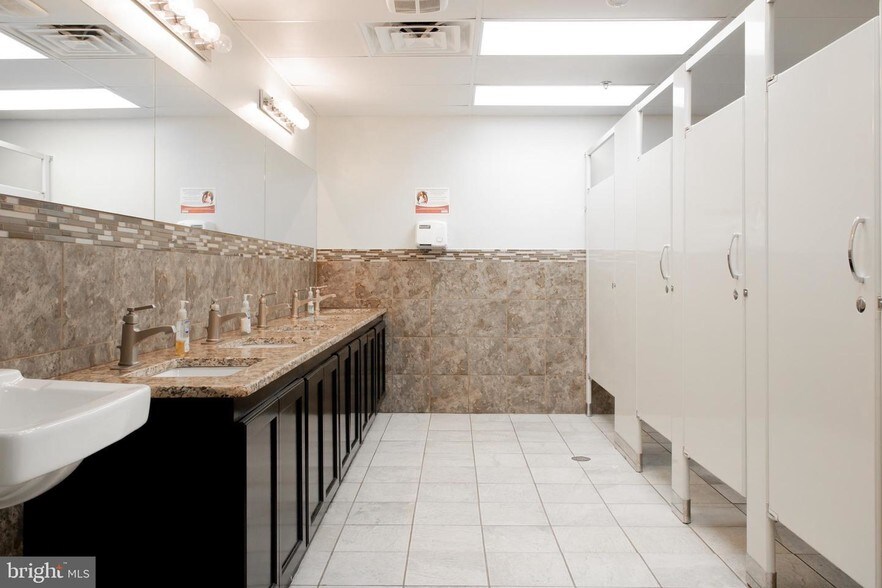 More Photos Of 619-623 E Landis Ave, Vineland Restaurant For Sale