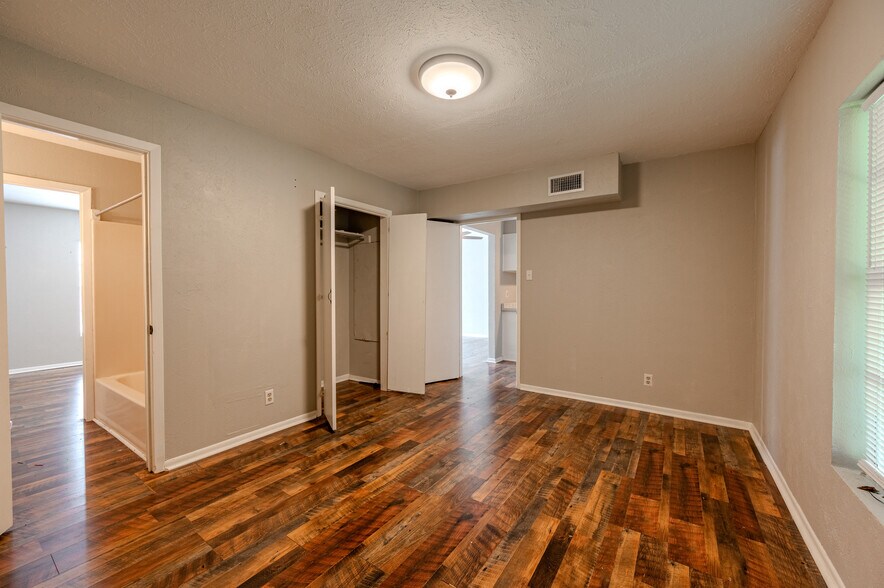 More Photos Of 732 W Alice Ave, Kingsville Apartments For Sale