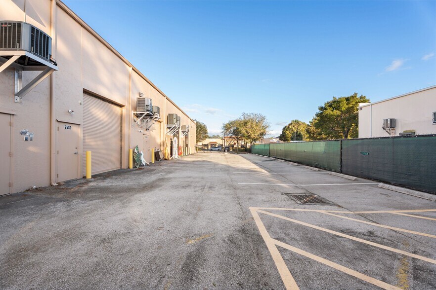 More Photos Of 2580-2590 SE Willoughby Blvd, Stuart Warehouse For Sale