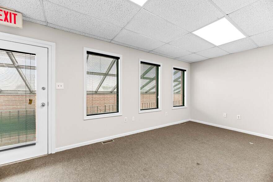 More Photos Of 10351 Southern Maryland Blvd, Dunkirk Office For Sale