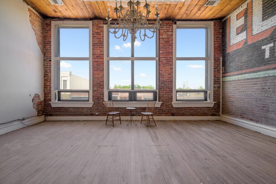 More Photos Of 120 W Main St, Denison Storefront Retail Office For Lease