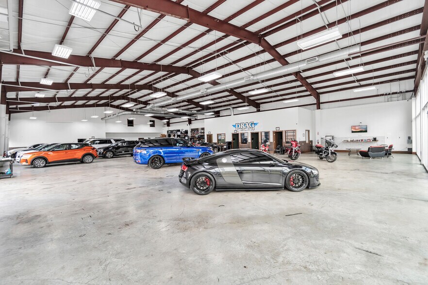 More Photos Of 14902 N Fwy Service Rd, Houston Freestanding For Sale