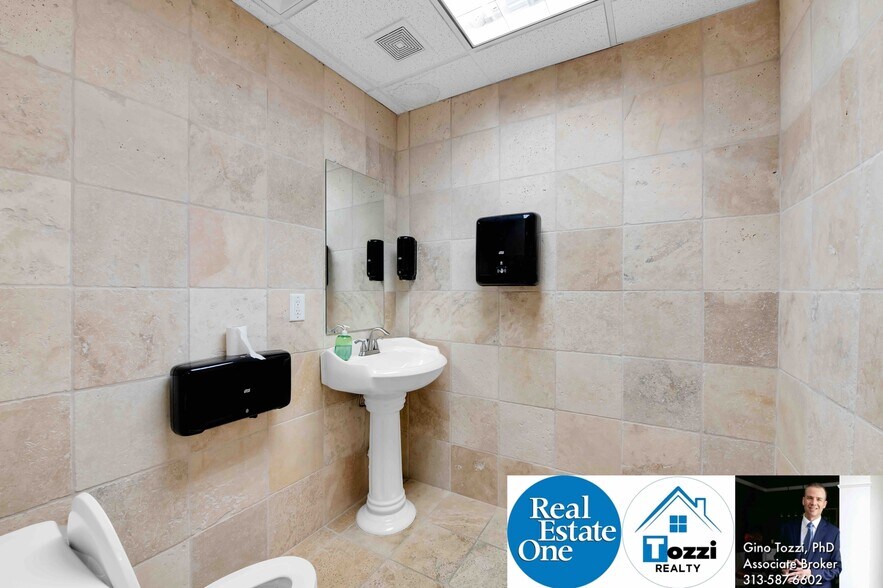More Photos Of 27253 Van Dyke Ave, Warren Medical For Lease