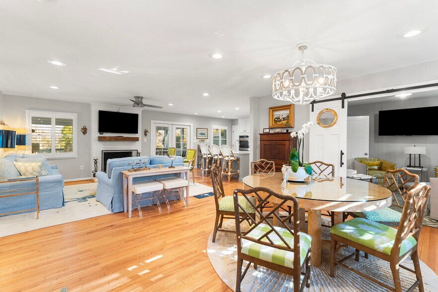 More Photos Of 97 Currell Cove Ln, White Stone Specialty For Sale