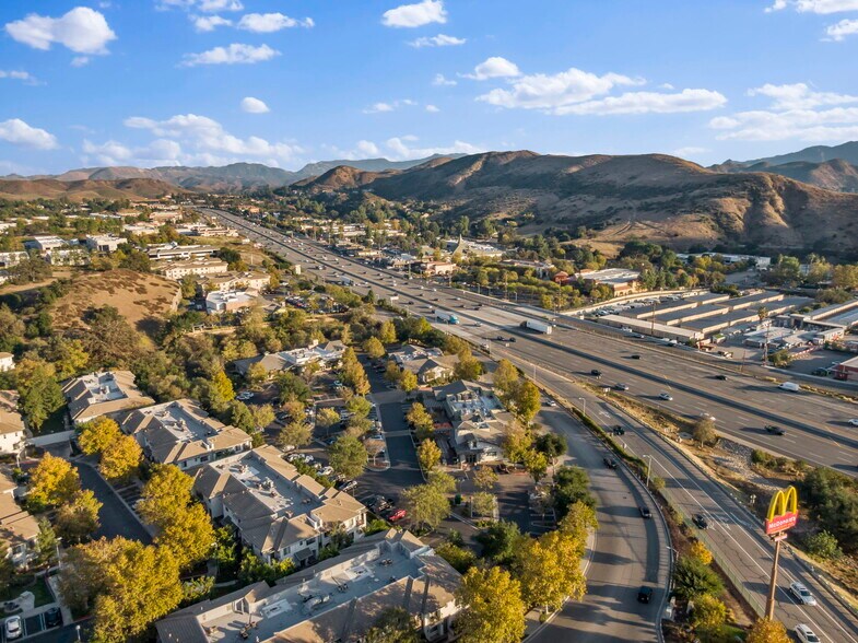 More Photos Of 29105-29125 Canwood St, Agoura Hills Restaurant For Lease