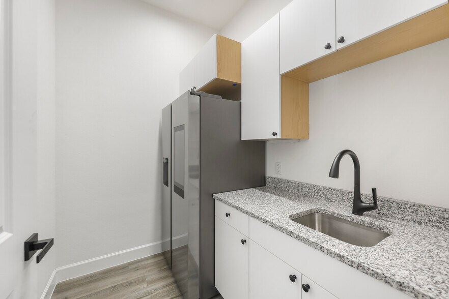 More Photos Of 284 Ed English Dr, Shenandoah Medical For Sale