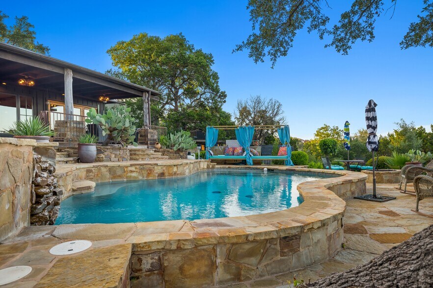 More Photos Of 3911 Lago Vista Dr, Austin Apartments For Sale